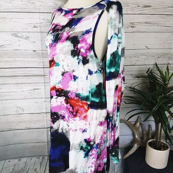 Button cuff open sleeve dress - Picture 2 of 4